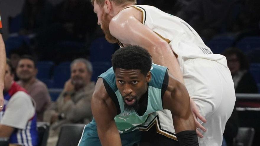 Llegar y besar el santo para Kobi Simmons