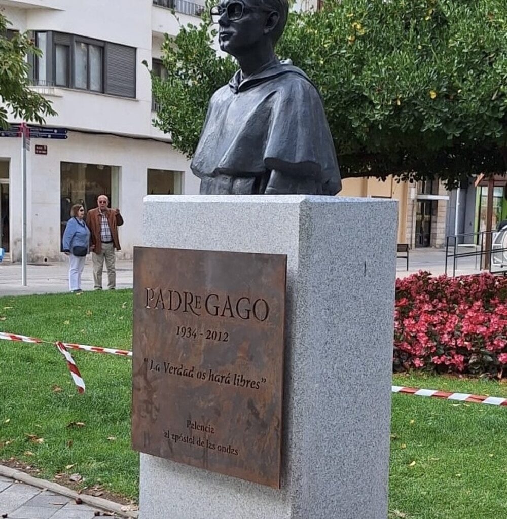 Un busto recordará desde hoy al padre Gago