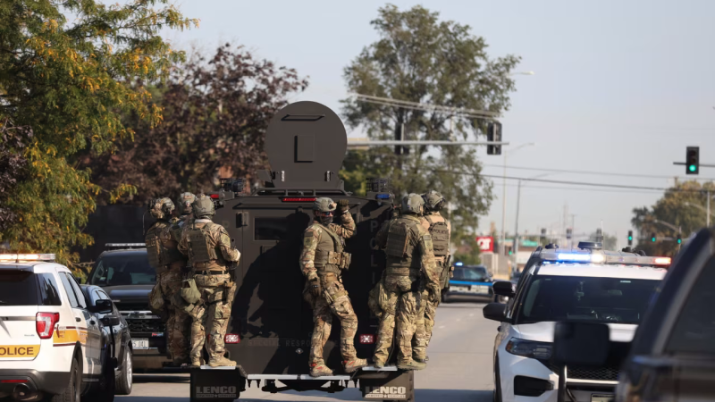 Trump dice que podría usar la Ley de Insurrección si fallos judiciales bloquean despliegues militares en ciudades de EE.UU.