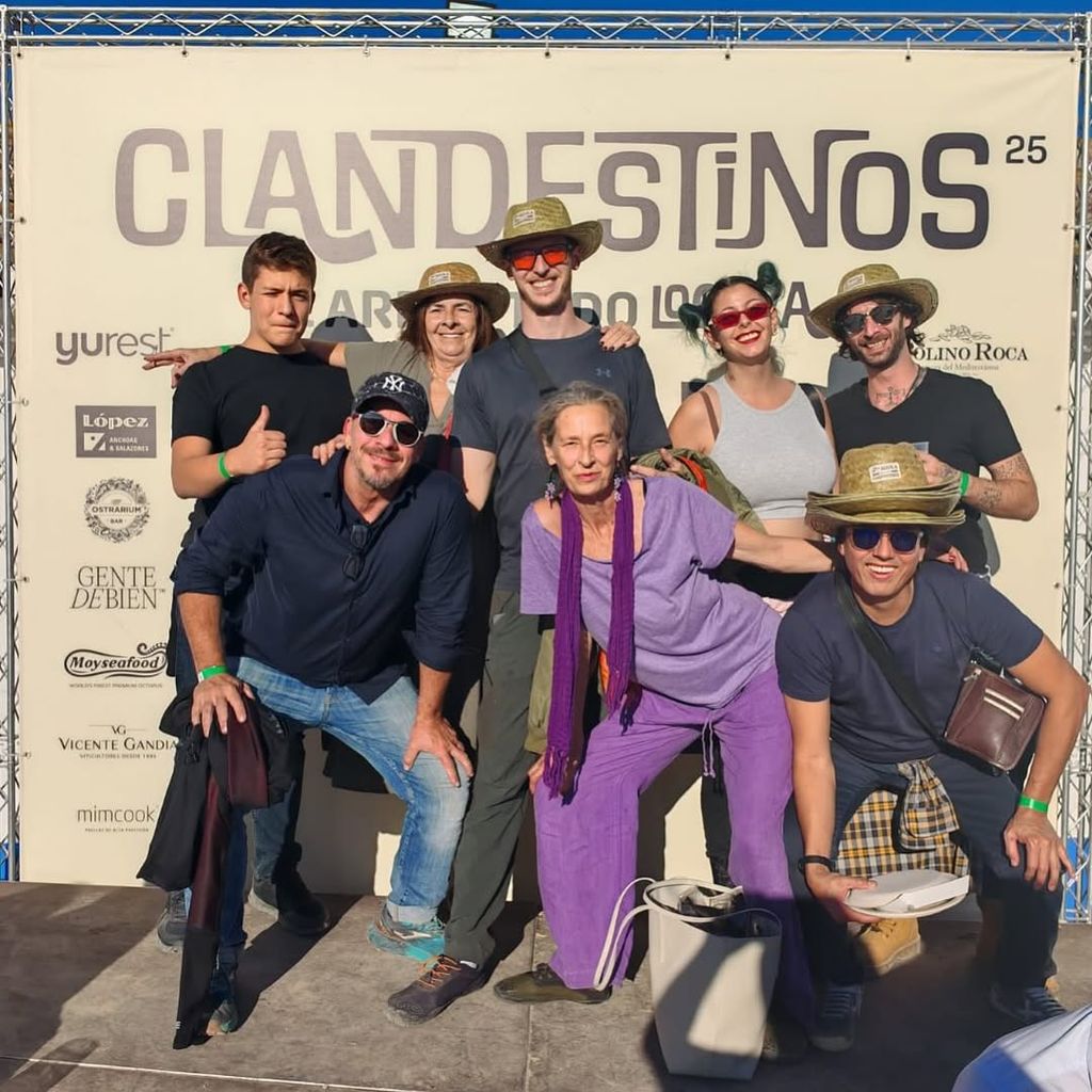 Paola Dominguín con sus hijos Nicolás Coronado y Alma Villalta, y Nacho Palau, el ex de Miguel Bosé, en Valencia