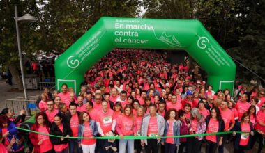 Salamanca 'se tiñe' de rosa por el cáncer