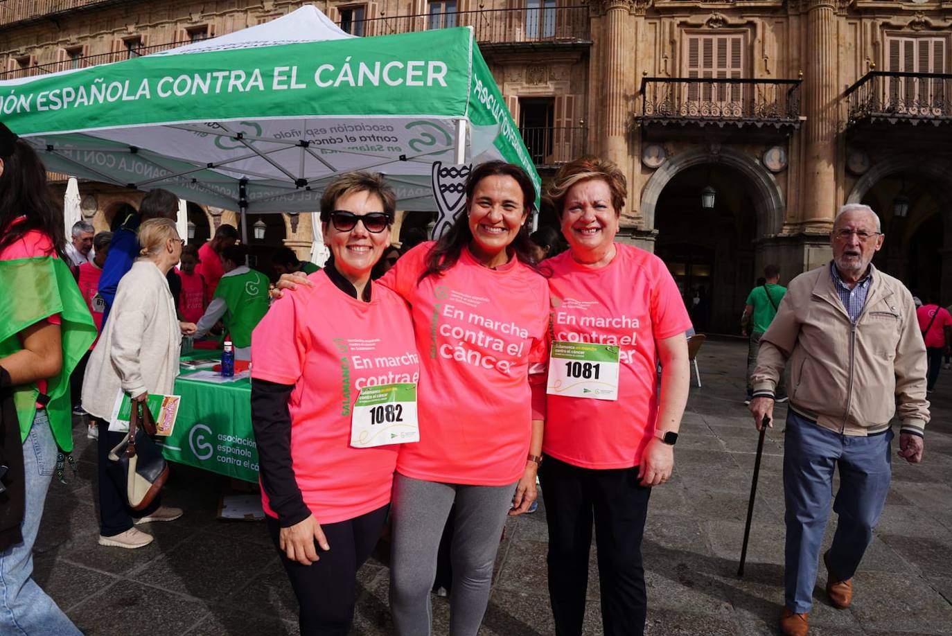 Salamanca 'se tiñe' de rosa por el cáncer