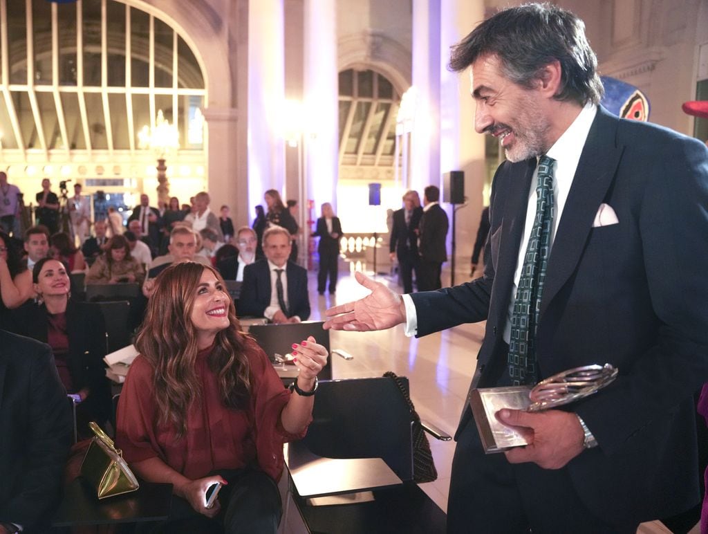 Juan del Val gana el Premio Planeta 2025 y se lo dedica a Nuria Roca