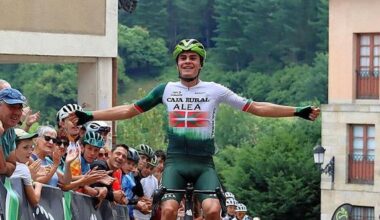 Corres festeja una victoria.