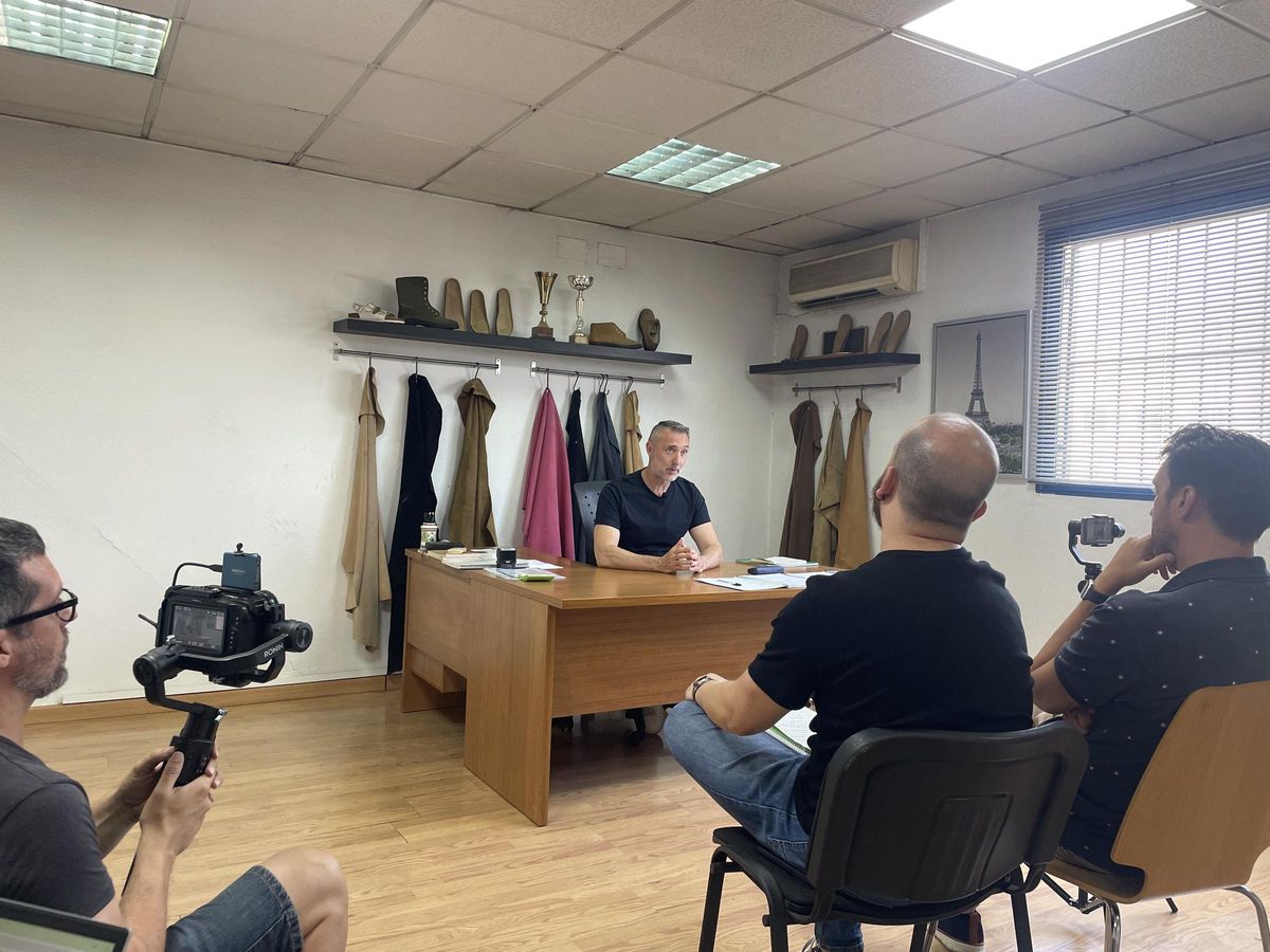 Rodaje del documental en uno de los despachos de la fábrica afectada