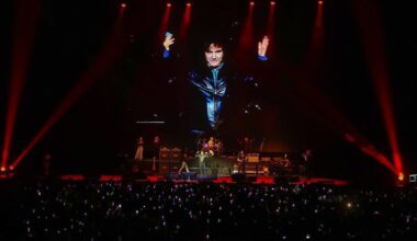En plena crisis política y económica, el mandatario realizó un show musical de covers y con telepronter en Villa Crespo