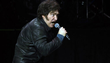 "Ladridos ruinosos": Cynthia García y un duro editorial sobre lo que dejó el panic show de Milei | El Gobierno en el escenario y la crisis en la calle