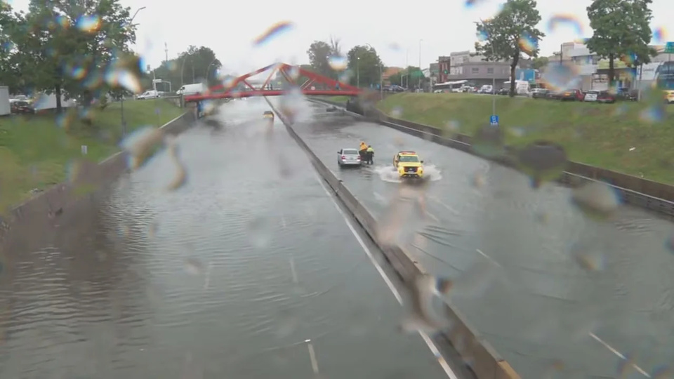 Temporal en Buenos Aires: inundaciones en CABA y en el Conurbano | Hay cortes de luz y rige un alerta naranja