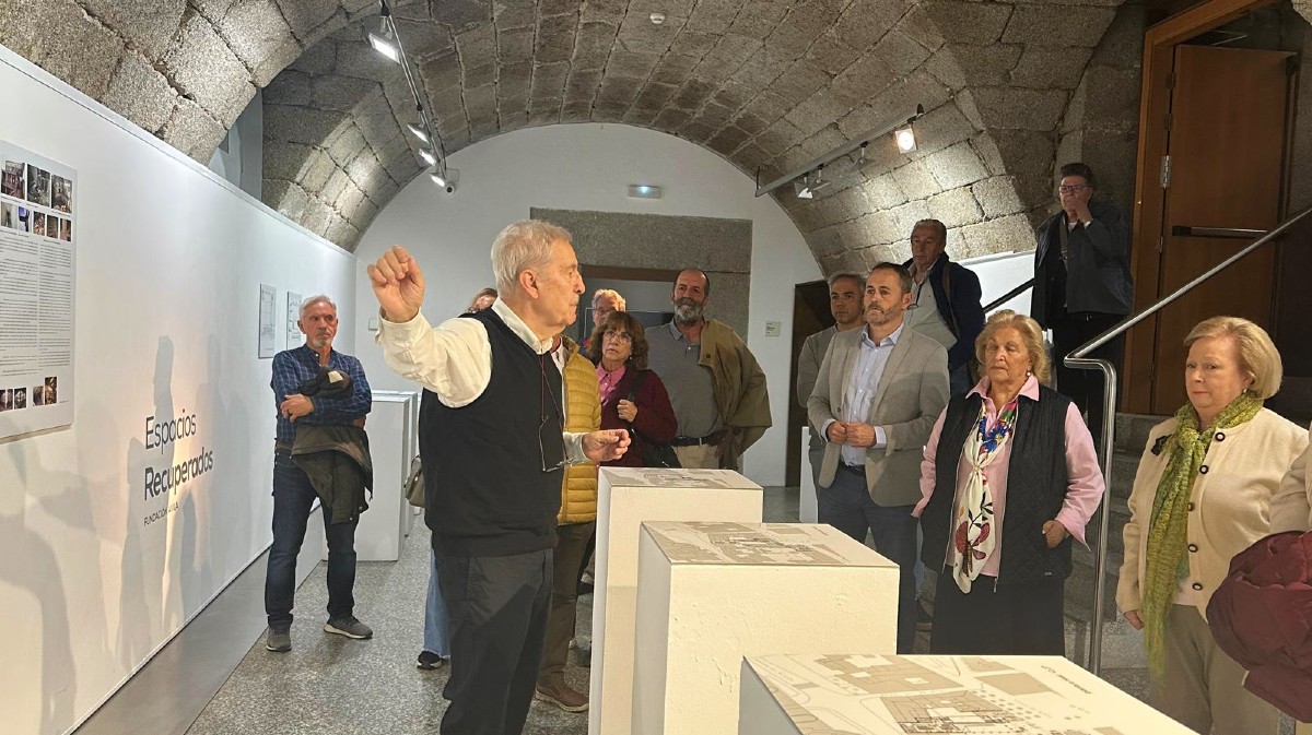 El arquitecto José Manuel San explica la rehabilitación del palacio de los Serrano.