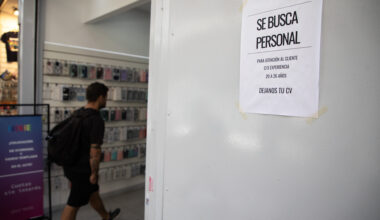 Las claves de la flexibilización laboral de Javier Milei: jornadas de 12 horas y cambios en el régimen de licencias | Grave retroceso para los trabajadores