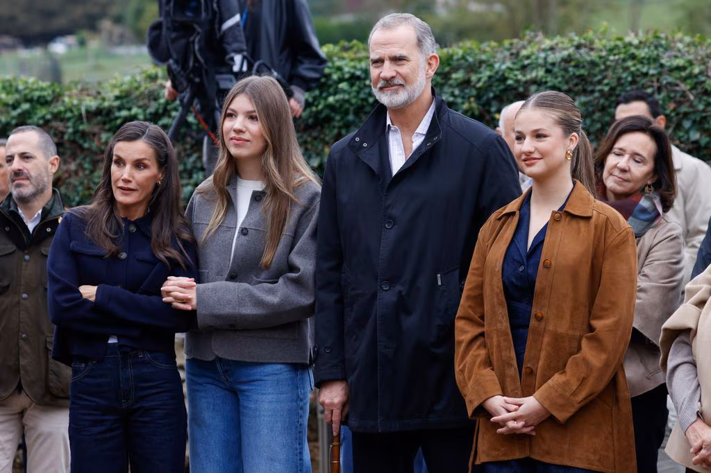 La familia real española en su visita a Valdesoto, premio Pueblo Ejemplar 2025. 