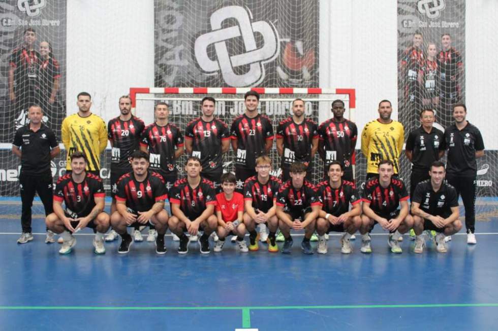El Balonmano Lanzarote Ciudad de Arrecife impone su superioridad desde la defensa