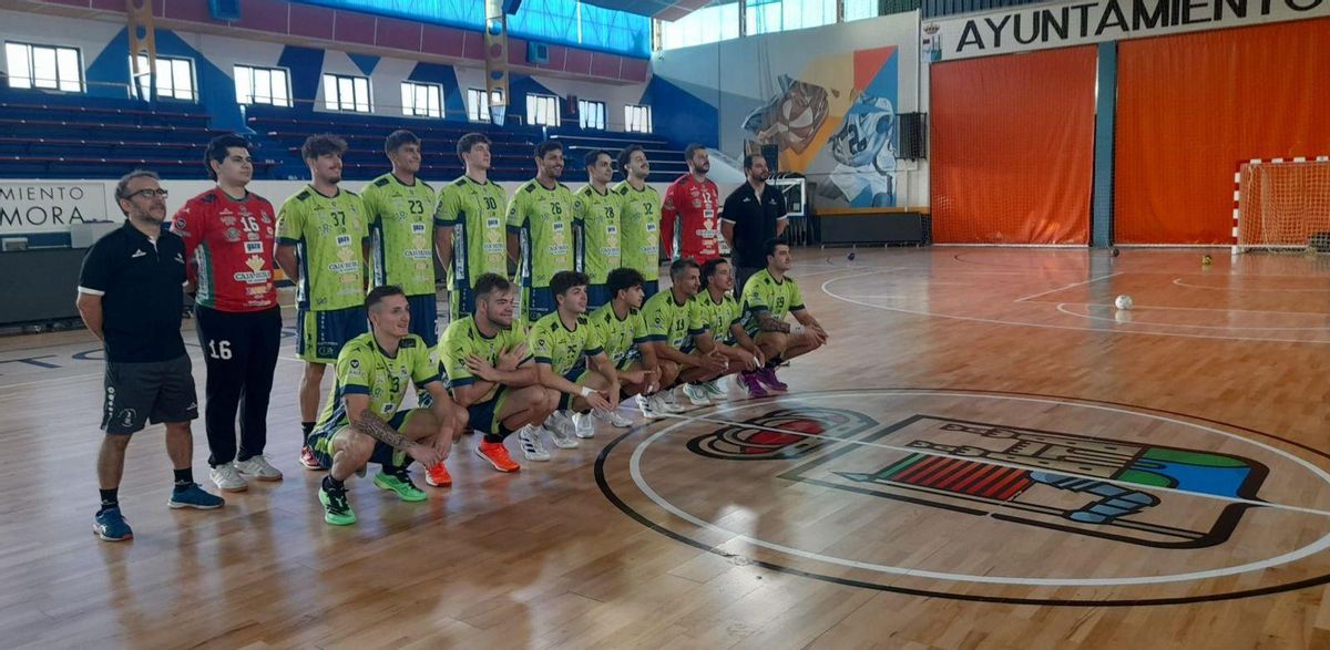 La nueva plantilla del Balonmano Zamora Caja Rural que inicia hoy la Liga en Primera Nacional. | LOZ
