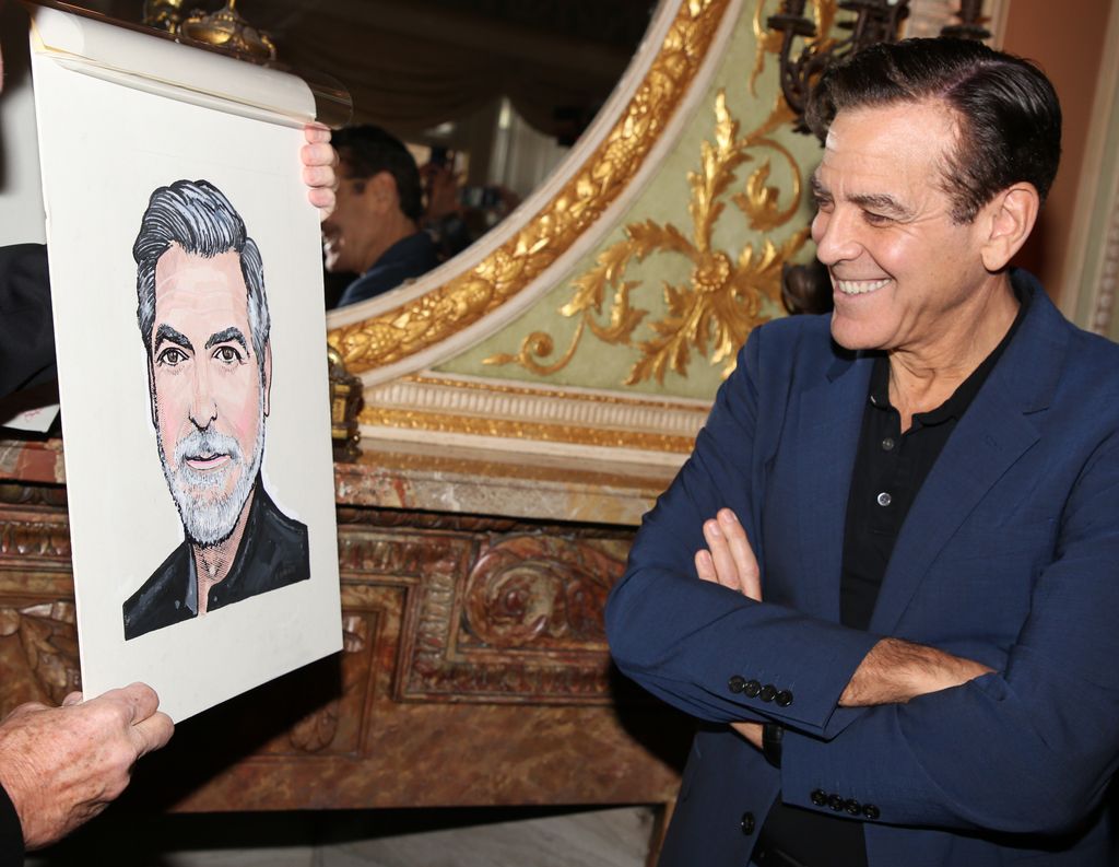 George Clooney bromea sobre su pelo teñido y revela por qué lo cambió