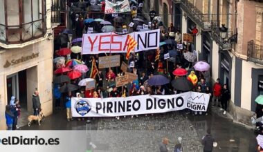 Más de 6.000 personas se manifiestan en Jaca y reclaman consultas ciudadanas "para decidir el futuro del Pirineo”