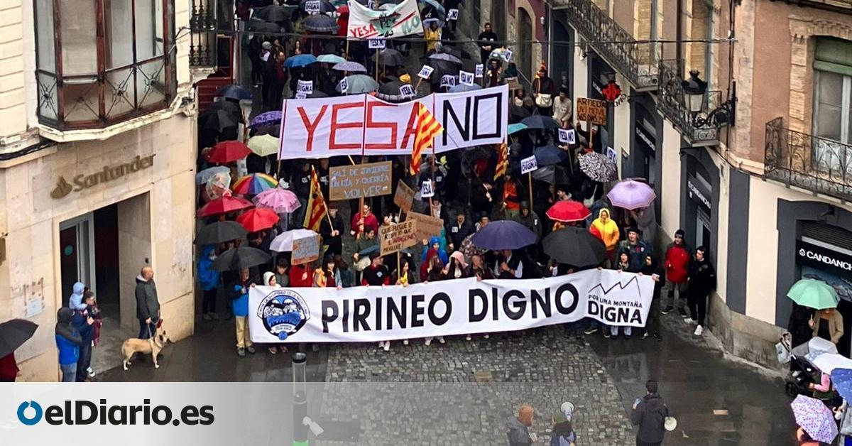Más de 6.000 personas se manifiestan en Jaca y reclaman consultas ciudadanas "para decidir el futuro del Pirineo”