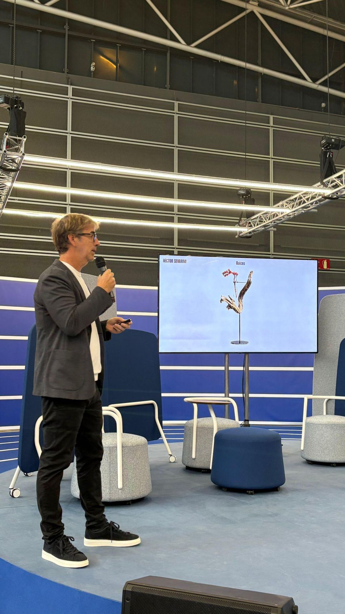 Héctor Serrano, diseñador y premio nacional del Diseño.