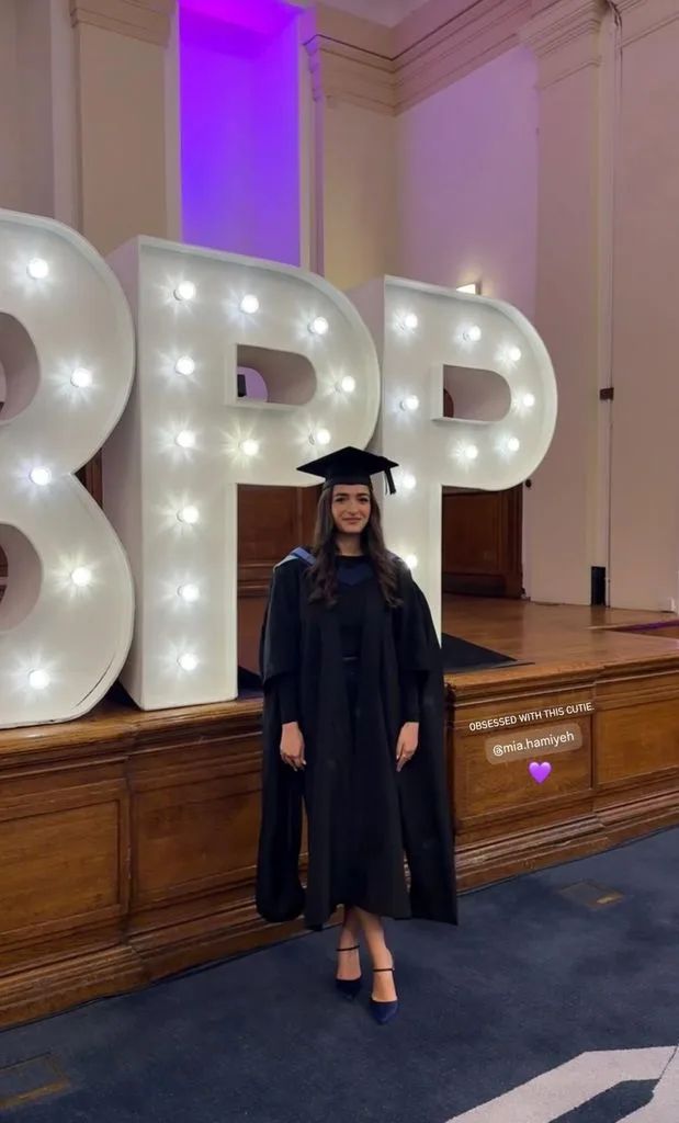 Mia, la sobrina de Amal Clooney, se gradua en Derecho