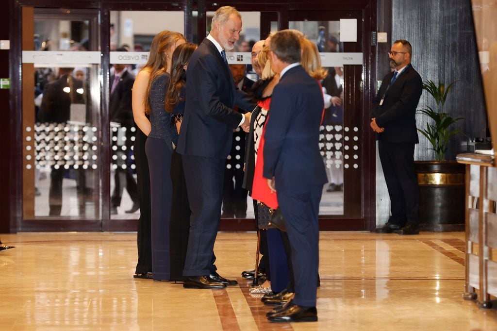 LOS REYES, ACOMPAÑADOS POR SUS HIJAS, PRESIDEN EL TRADICIONAL CONCIERTO EN OVIEDO COMO INICIO DE LOS PREMIOS PRINCESA DE ASTURIAS