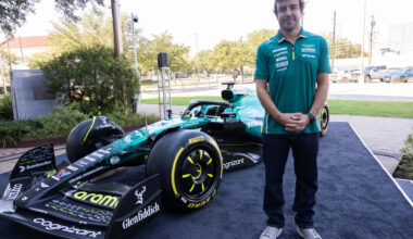 FERNANDO ALONSO, SATISFECHO CON LA NUEVA IMAGEN DEL ASTON MARTIN: "EL COCHE SE VE GENIAL"