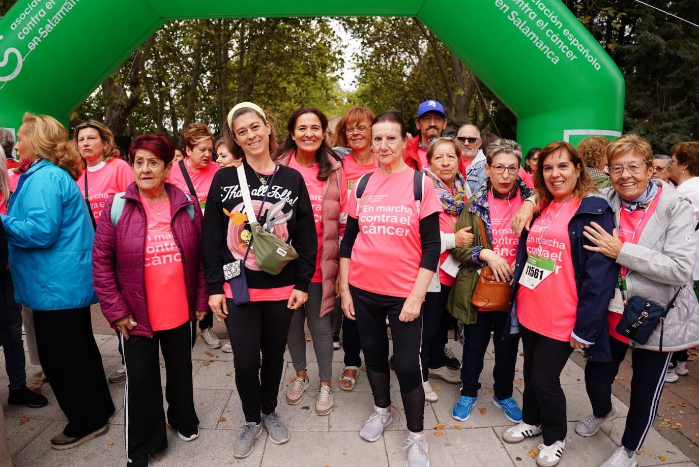 Salamanca 'se tiñe' de rosa por el cáncer
