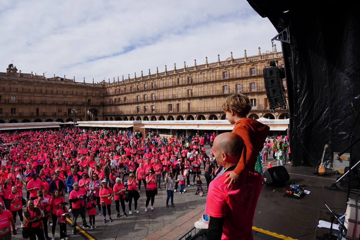 Salamanca 'se tiñe' de rosa por el cáncer