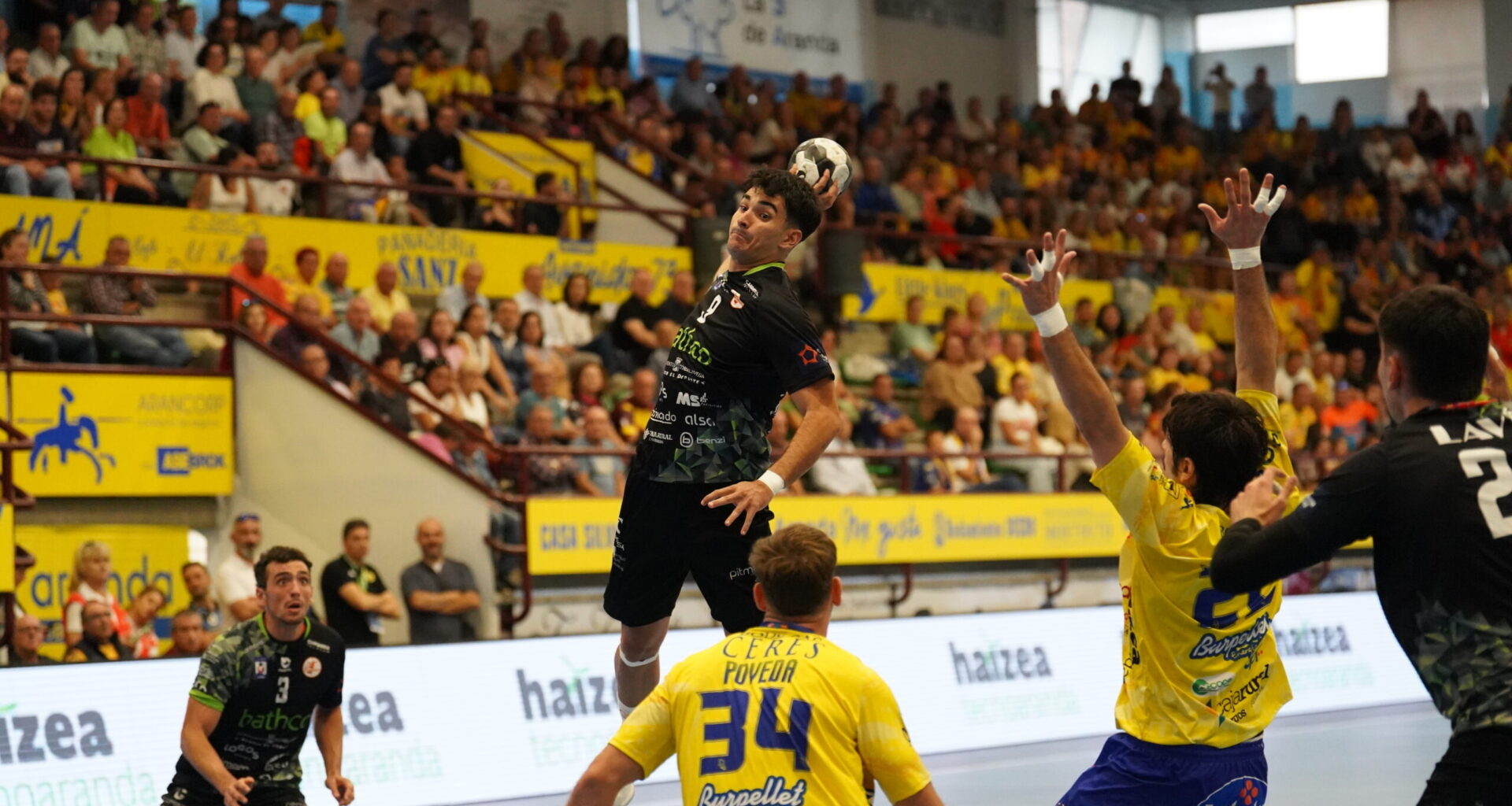 Locura naranja y victoria del colíder