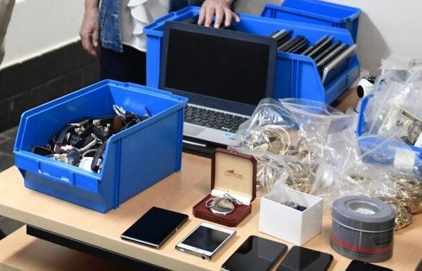 MacBooks desde 40 euros y dos móviles desde 46, el Ayuntamiento abre una nueva subasta de objetos perdidos - Servimedia