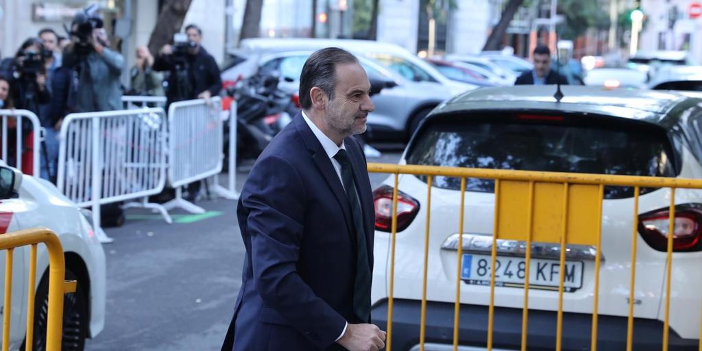 El juez deja en libertad a Ábalos después de que la Fiscalía no pidiera la prisión preventiva