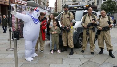 Los cazafantasmas desembarcan en una Vilagarcía tomada por el Curtas - La Voz de Galicia