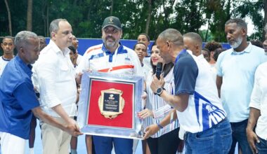 Reconocen Alberto Rodríguez, en la celebración XI Juegos Escolares