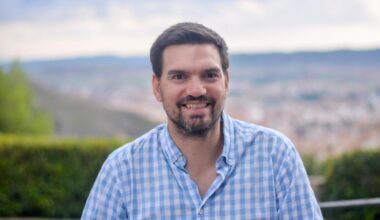 «Pasar de la autopublicación a fichar por Destino ha sido como un sueño»