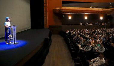 La alcaldesa ha asistido a la proyección de la película sobre la Magna Mariana