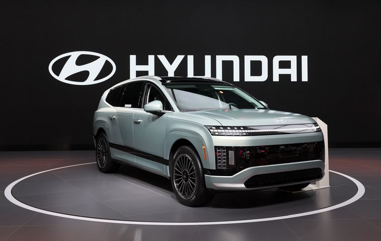 El nuevo Hyundai IONIQ 9 totalmente eléctrico se exhibió durante el Salón del Automóvil de Los Ángeles en noviembre.