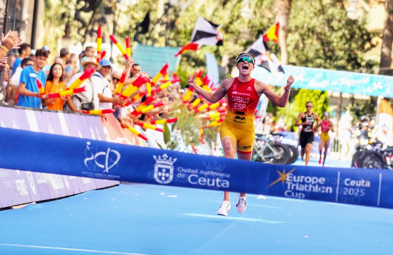 Ana Carballo y Louis Vitiello ganan la Copa de Europa de Triatlón Ceuta 2025