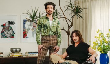 Colores en tendencia, piezas con historia y un diseño emocional: así es la casa que comparte esta pareja de artistas