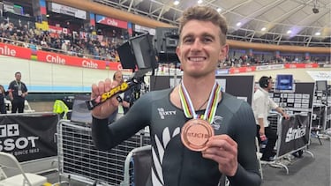 Es neozelandés y ganó su primera medalla mundial en Santiago : “Chile entró en mi lista”