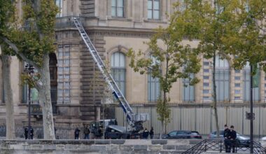 La Policía detiene a dos personas por el robo de las joyas del Louvre, según la prensa francesa | Internacional