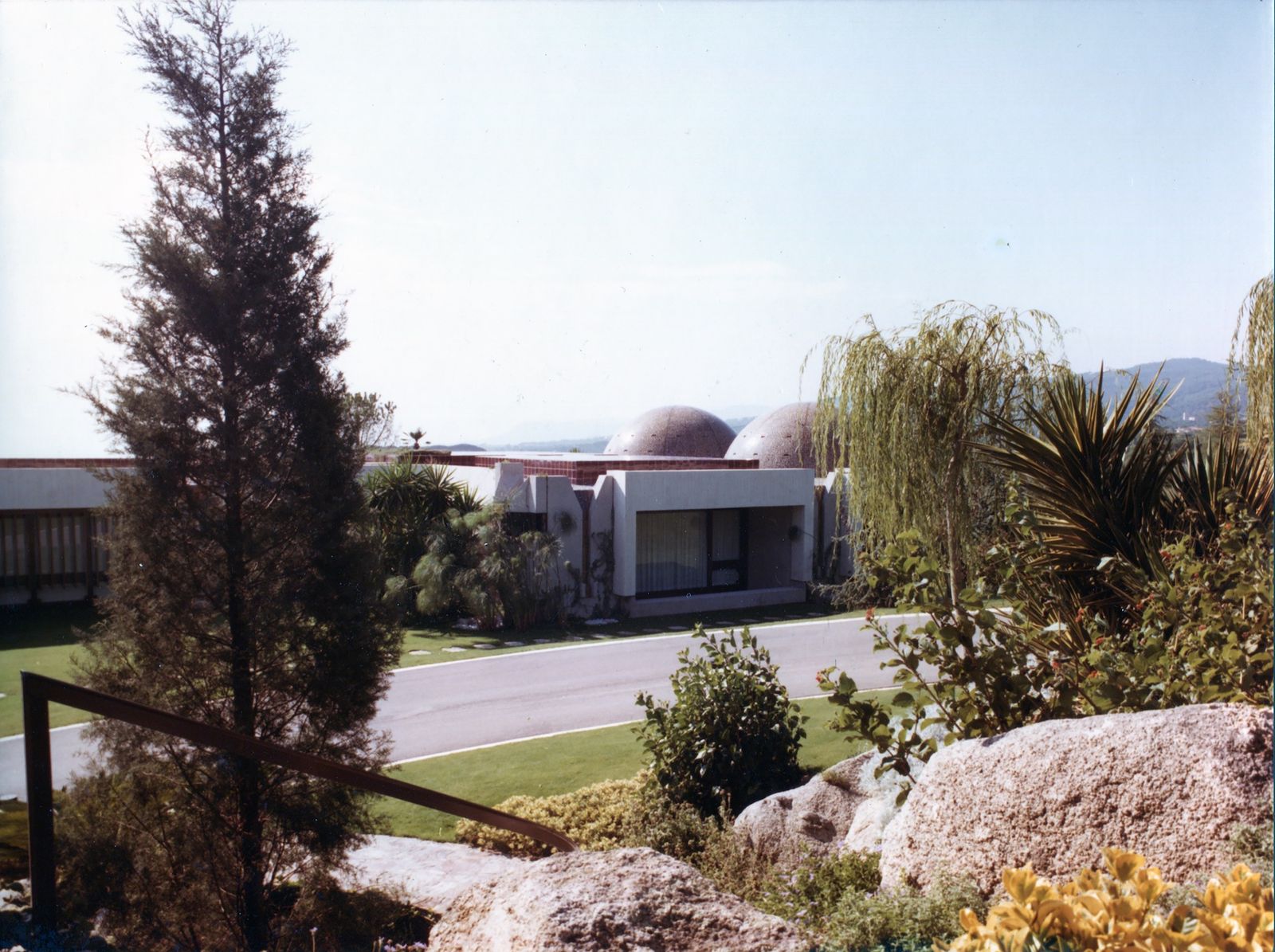 La Casa Balañà en Sant Vicenç de Montalt es una de las obras ms personales de Antoni Bonet donde el arquitecto llevó al...