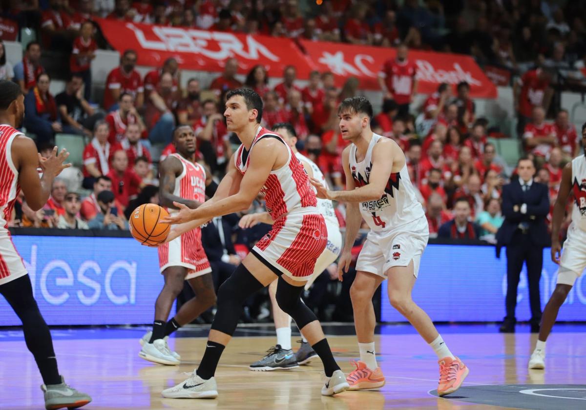 El UCAM Murcia se recompone en casa y vence al Baskonia