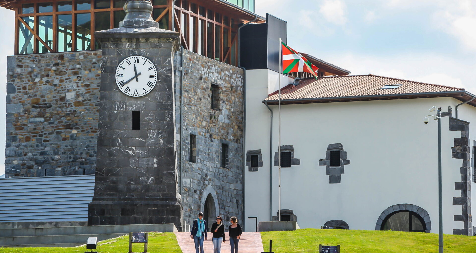 El Patronato de Urdaibai inicia el proceso para incorporar al grupo contrario al Guggenheim