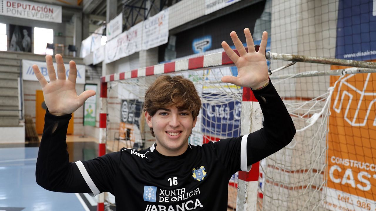 Buena actuación de Mateo Pallas frente a todo un Barcelona - La Voz de Galicia
