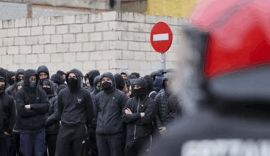17 detenidos en Vitoria por los disturbios en una manifestación de la Falange