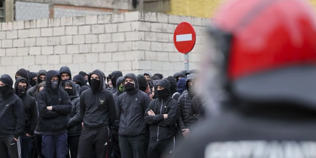 17 detenidos en Vitoria por los disturbios en una manifestación de la Falange