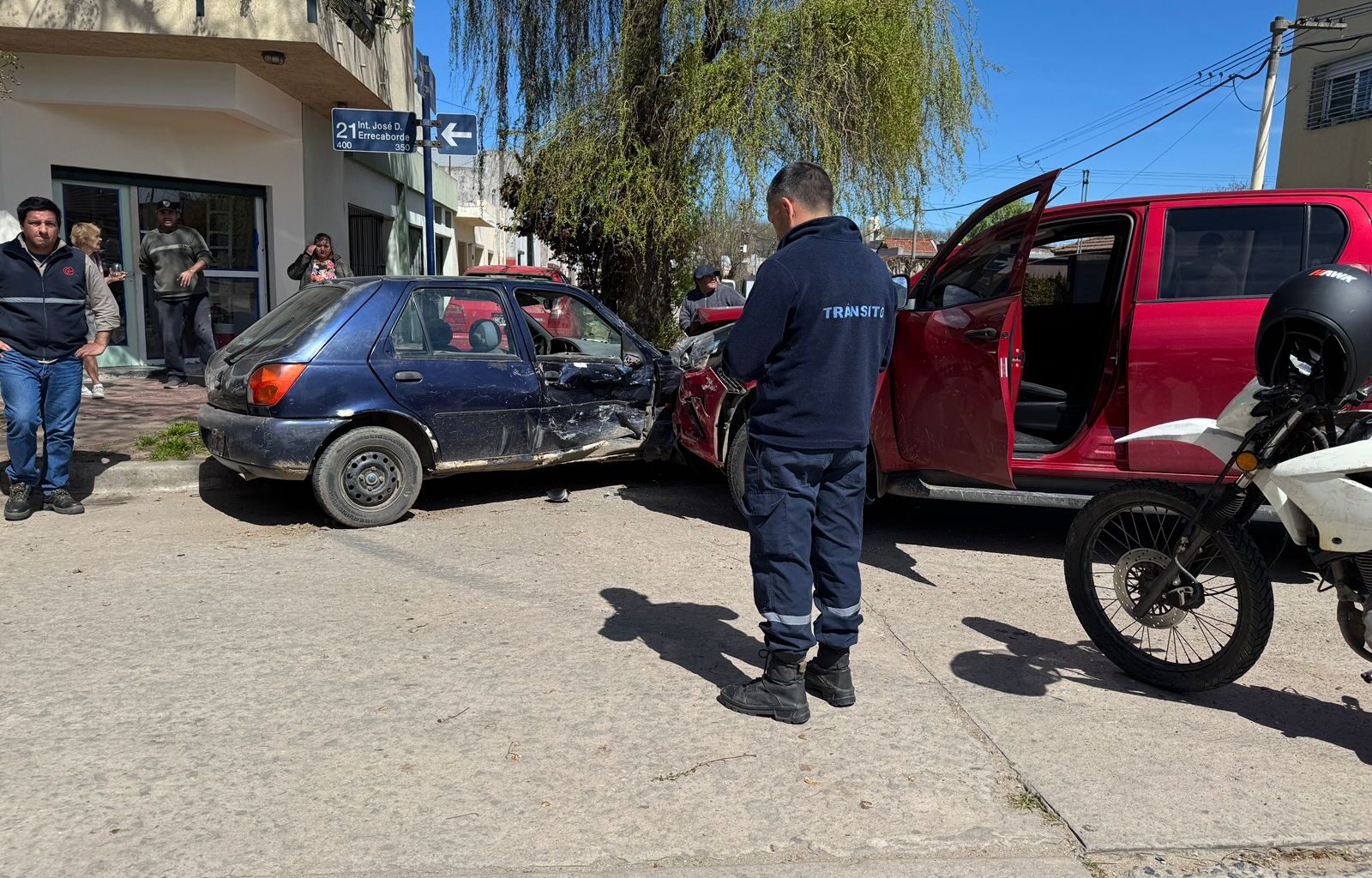 Radio Gabal 104.1 MHz - Accidente de tránsito en calle 21 y 8: un herido