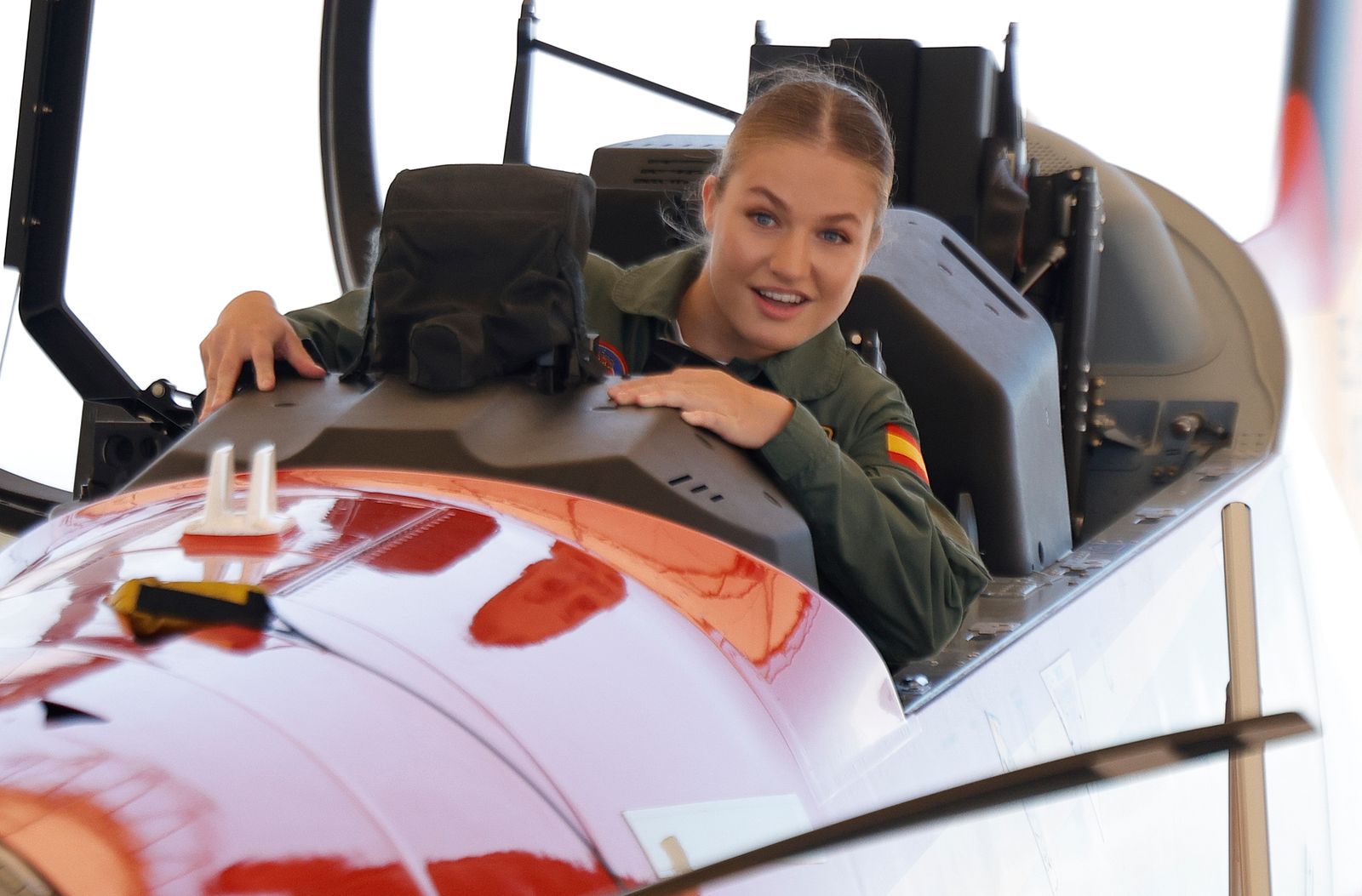La princesa Leonor probando el avión donde entrenar.