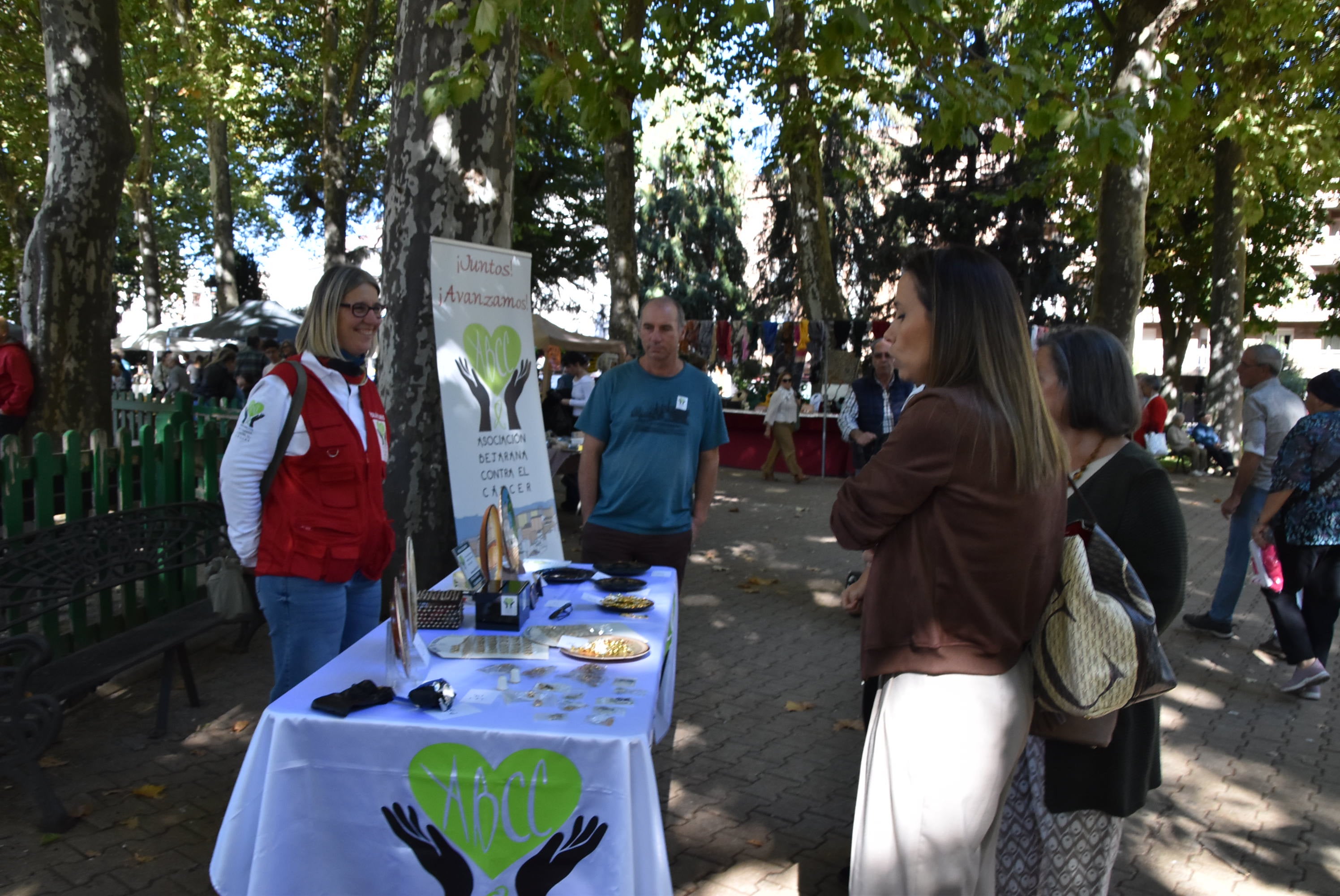 La solidaridad contra el cáncer sale a la calle en Béjar