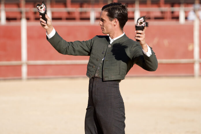 Dos orejas para David Galván en el festival de Olías 