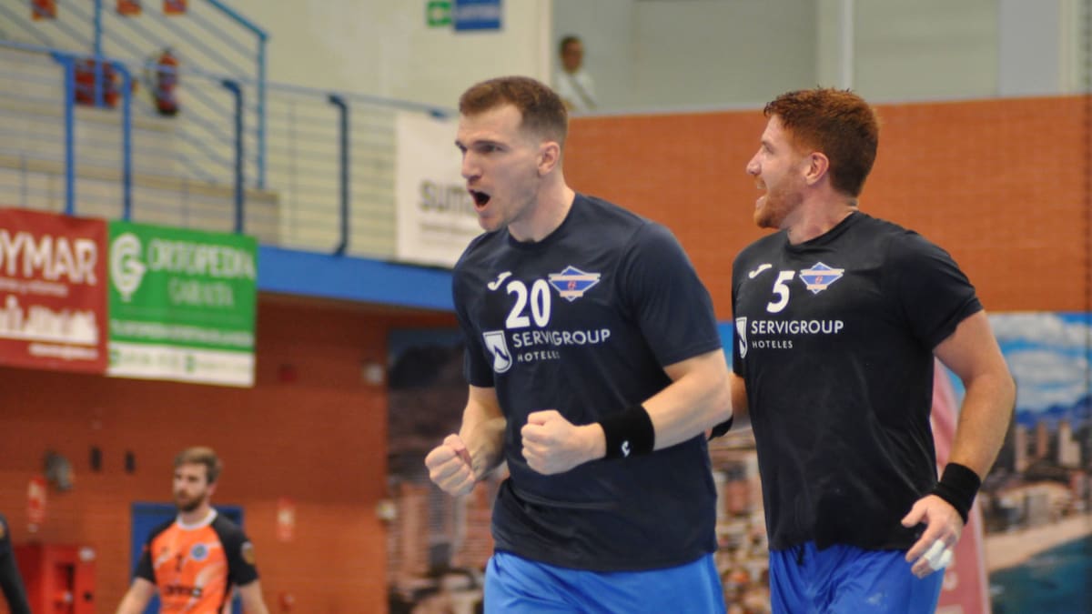 El Balonmano Servigroup Benidorm suma un triunfo de infarto en Ibiza | SER Deportivos Benidorm