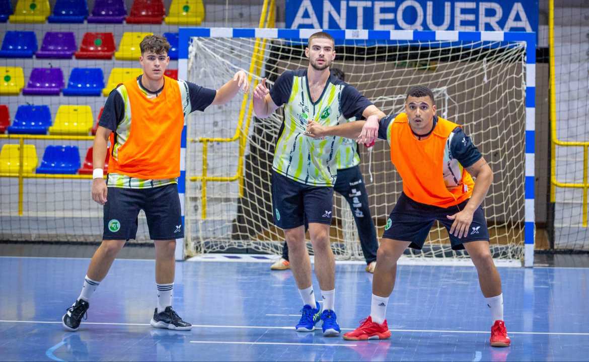 El BM Los Dólmenes Antequera examina su buen momento en la pista del BM Bolaños
